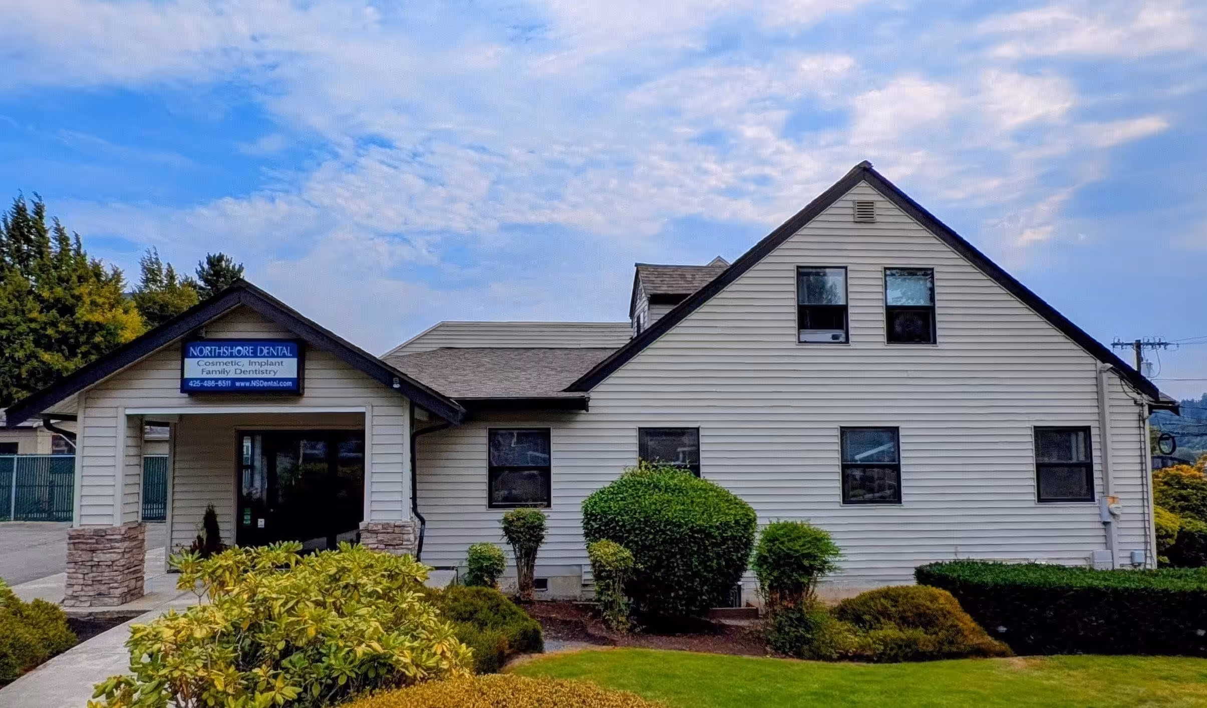 Exterior of Northshore Dental at 6502 NE 181st St. in Kenmore, WA